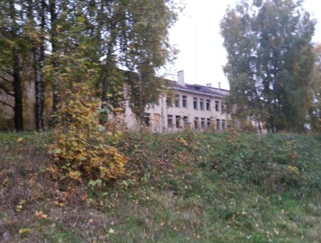 A găsit o clădire abandonată într-o țară est-europeană. I-a trecut pragul.S-a îngrozit de ce a găsit