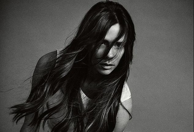 Victoria Beckham și-a ”pierdut” un picior în China. Imaginea care a viralizat Internetul