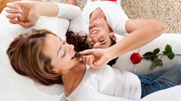 Trei zodii de femei cu lipici la bărbaţi. Nu le poate rezista nimeni!