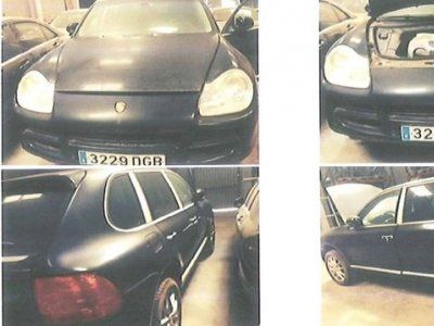 Poliţiştii, şocaţi: ce era ascuns într-un bolid de lux - FOTO