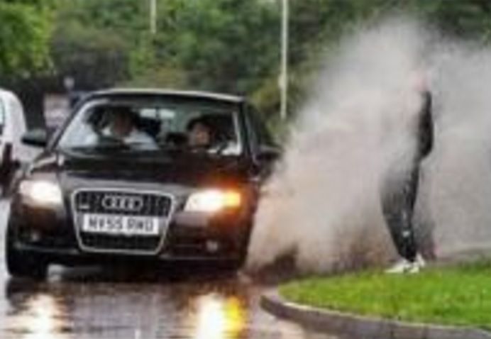 FOTO comic! Ziua începuse bine pentru ei. Dar nici nu ştiau ce-i aşteaptă. Şi-au blestemat zilele