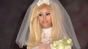 Mireasa a apărut şi toţi au rămas mască: "E aproape GOALĂ!"