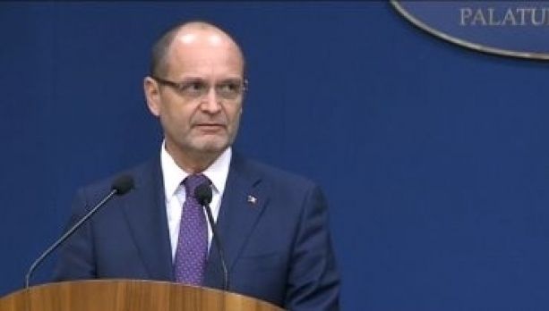 Deputaţii sar în apărarea plagiatorilor de doctorate. Sancţiunile pentru plagiat, reduse