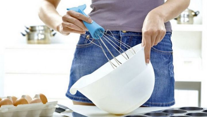 Cum se bat corect albuşurile. Evită aceste greşeli şi vei face cele mai delicioase prăjituri!