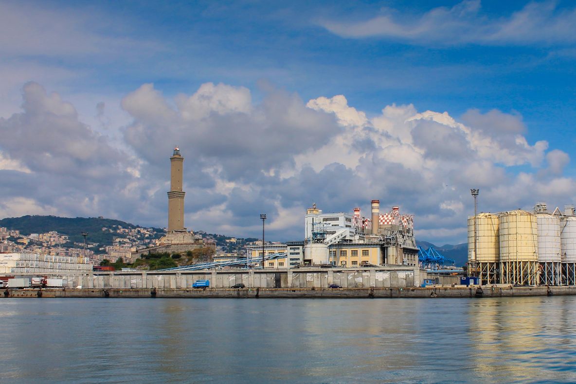 Stare de urgență declarată în Italia, la Genova, din cauza amenințării unei marei negre 