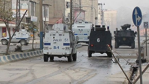 Cinci soldați turci și un polițist, ucişi într-un atentat cu bombă din Nusaybin