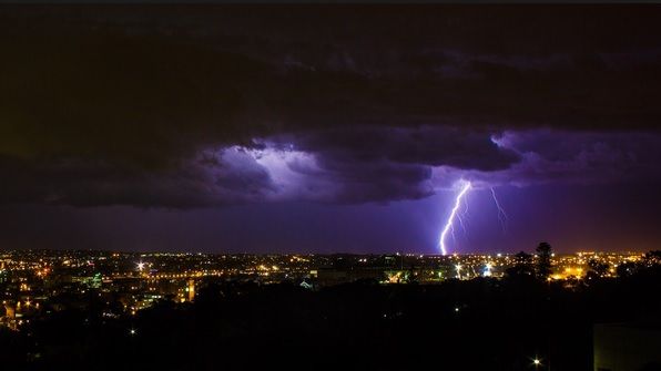 Avion lovit de fulger în timpul zborului. Mărturiile pasagerilor sunt incredibile