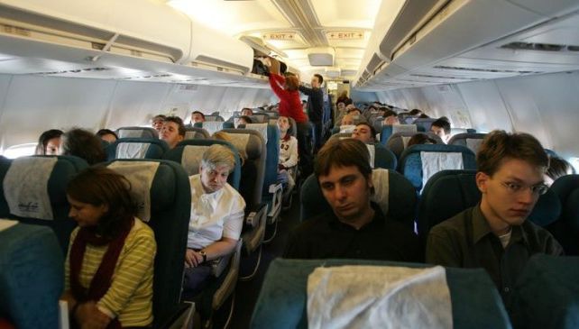 Motivul incredibil pentru care un pasager a fost dat jos din avion. "Au încercat să mă intimideze"