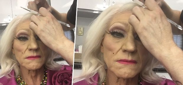 Recunoști personajul? Este vorba despre un actor celebru. S-a deghizat în femeie la 75 de ani