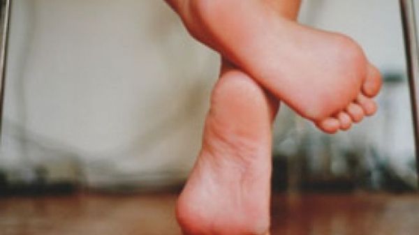 Cum scăpăm rapid de bătături! Iată o metodă genială