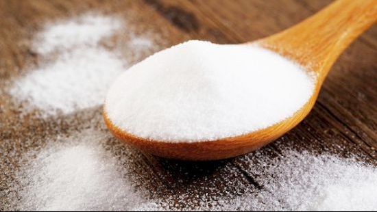 Şi-a pus bicarbonat pe periuţa de dinţi în fiecare zi. Rezultatul? Uluitor