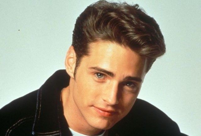 Brandon din Beverly Hills a ajuns plin de riduri 