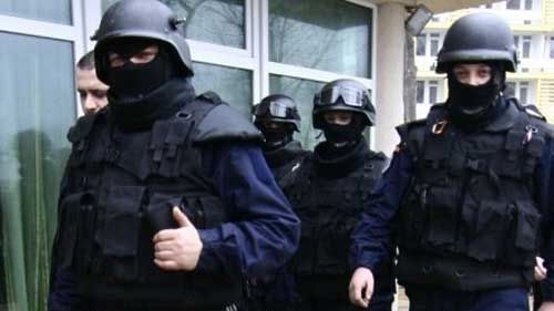 Luptătorii de la Brigada Specială de Intervenţie fac misiuni de patrulare la metroul din Capitală