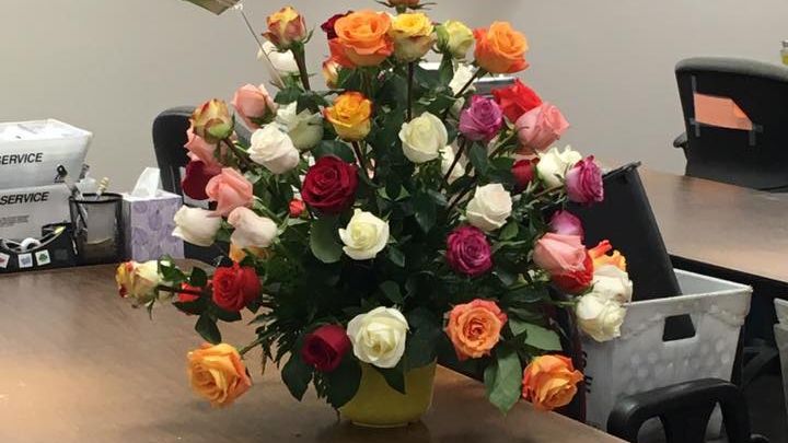 De ce un simplu buchet de flori i-a făcut pe toţi să plângă. Explicaţia e copleşitoare