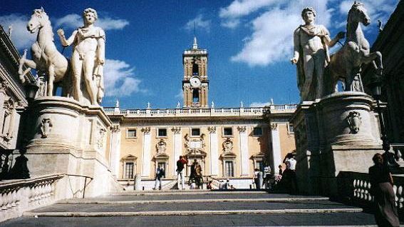 Primul candidat român la consiliul general al Romei: "Înscrieţi-vă pe listele electorale"