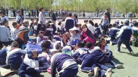 Fenomen extrem în timpul unui eveniment şcolar: un elev, luat pe sus de o tornadă