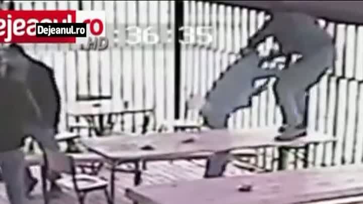 Scene din filmele de acţiune, la o terasă din Dej. Ce au surprins camerele de supraveghere