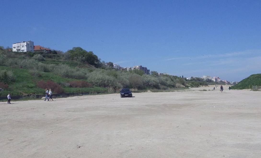 Cum au fost surprinşi mai mulţi bărbaţi, pe plajă. "Îi va costa scump", spune Poliţia - FOTO