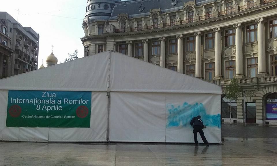 Cort vandalizat cu mesaje rasiste la adresa romilor. Iohannis se arată ''oripilat''