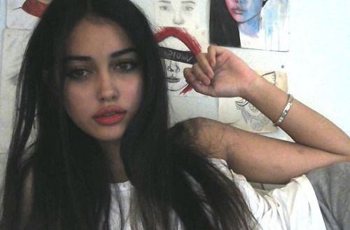 Dădaca de 18 ani s-a mutat la ei.Soţul lipsea câte 3 ore pe noapte.Ea a pus o cameră video.A aflat..