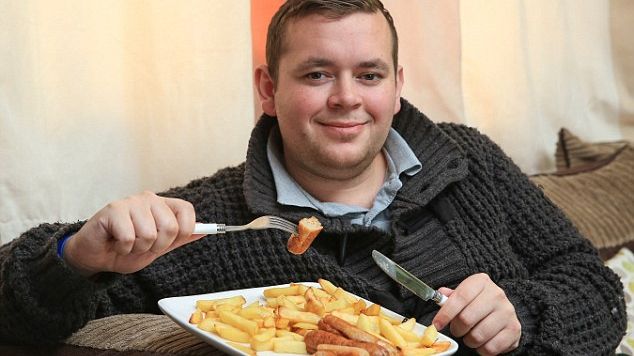 El este bărbatul care ştie sigur care e mâncare lui preferată. De 22 de ani doar asta mănâncă