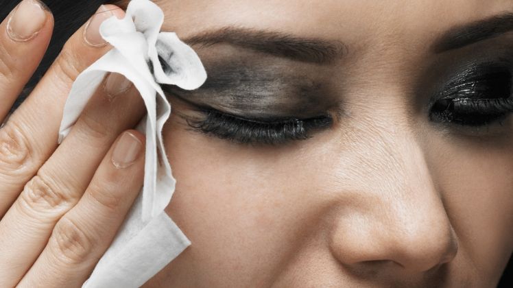 Dovada că până acum te-ai demachiat greşit 