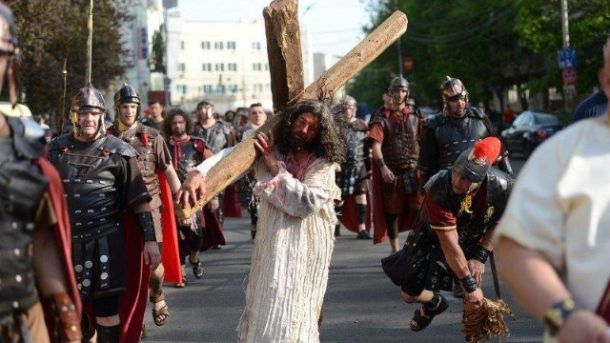 Drumul Crucii, refăcut pe străzile din centrul Iașiului 