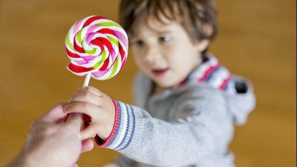 Scandal și circ uriaș: Un primar PSD a dublat prețurile dulciurilor pentru copii - 91,5 lei plătiți în plus pentru fiecare pachet