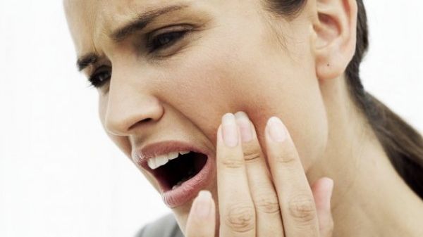 Cum scapi rapid de durerile de dinţi