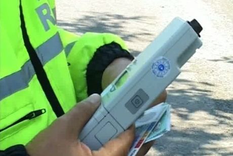 O bătrână a distrus cinci mașini, după ce s-a urcat băută la volan, în Capitală