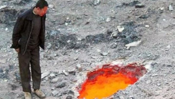 Au descoperit o gaură din care ieșeau flăcări. Când s-au apropiat, au înlemnit. Este Poarta Iadului