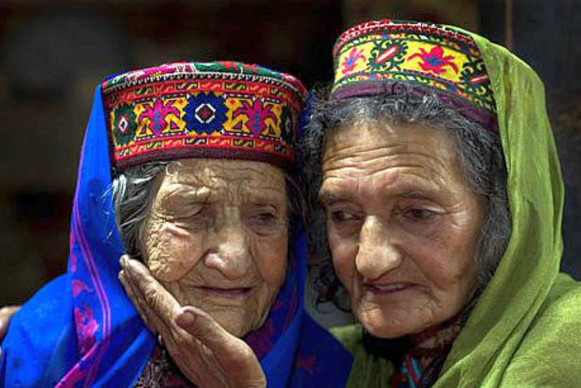 Locul unde oamenii trăiesc 140 de ani, fără să se îmbolnăvească. Ce mănâncă aceştia