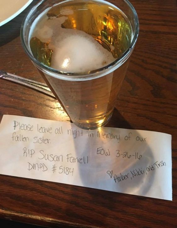 Au venit la restaurant, au comandat, dar nu au atins mâncarea. Au plătit și au lăsat un bilet șoc