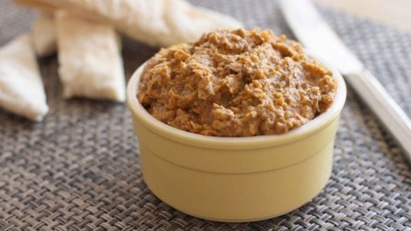 Cum să prepari pate de post delicios, din năut, pentru micul dejun