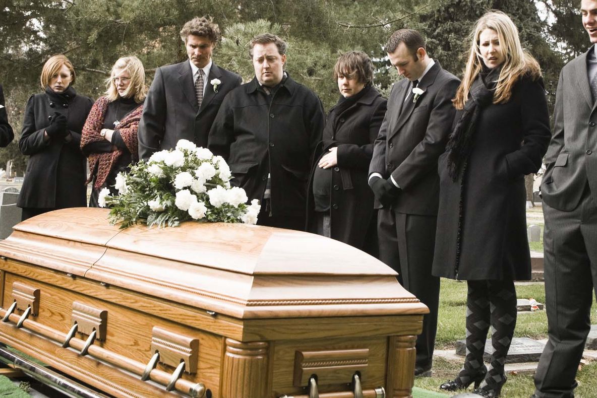 I-a cerut soției să-l îngroape cu toţi banii agonisiţi. Te va uimi ce a făcut văduva la înmormântare