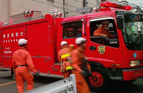 Incendiu devastator la Tokio: patru clădiri, mistuite de foc