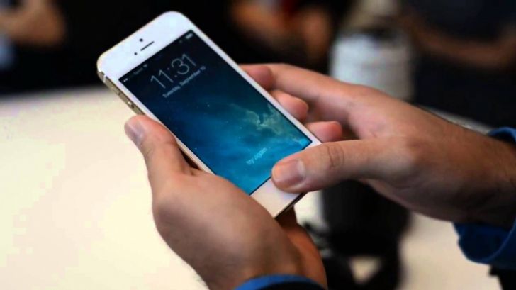 Şi-a pierdut telefonul, dar l-a recuperat a doua zi. Când l-a deschis a avut o surpriză!