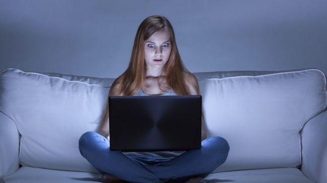 5 postări pe Facebook pentru care îţi poţi pierde locul de muncă