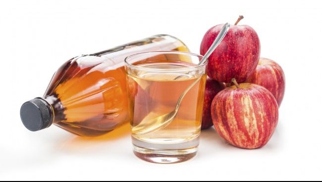 A băut o linguriţă de oţet de mere în fiecare seară, înainte de culcare. Efectul a fost miraculos