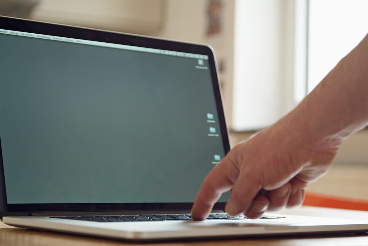 Lăsaţi laptopul în stand by? Motivul pentru care trebuie să îi daţi restart acum 