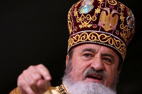 "Pozele cu Arsenie Boca vândute ca icoane, o blasfemie"