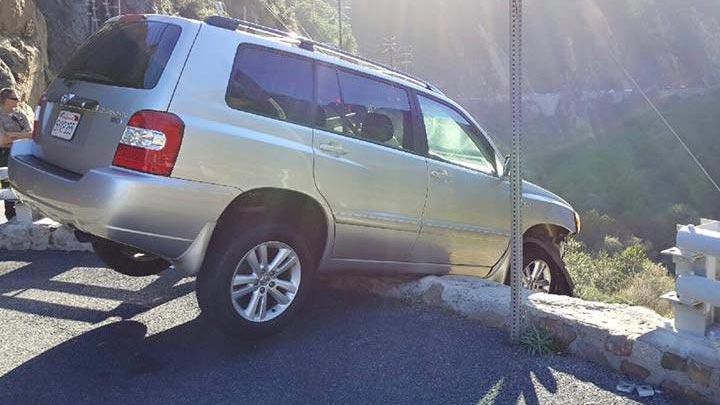 A înșelat moartea, ieșind din mașina rămasă pe marginea prăpastiei. Apoi, ceva șocant s-a întâmplat