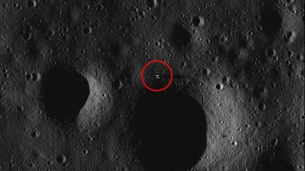 Castel gigantic al extratereștrilor? Cum arată obiectul ciudat apărut într-o imagine de pe Lună