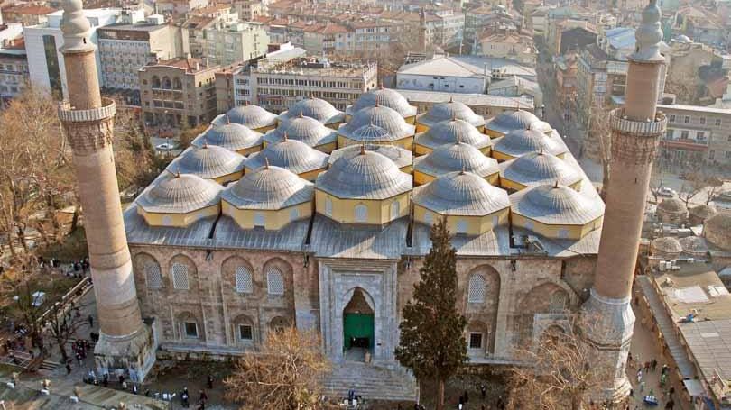 Atentat sinucigaș la o moschee: cel puțin 18 morți și 27 de răniți