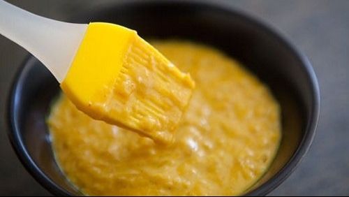 Şi-a pus muştar pe păr şi l-a lăsat 15 minute să acţioneze. Efectul, de neimaginat