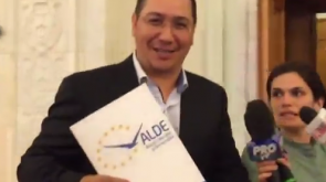 Victor Ponta a "schimbat" partidul 