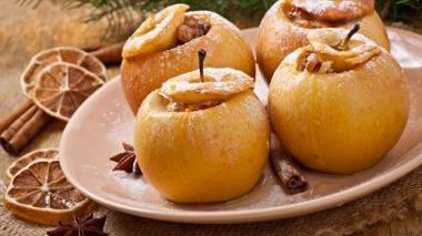 REŢETE DE POST. Cel mai bun şi simplu desert de post: mere umplute cu arpacaş