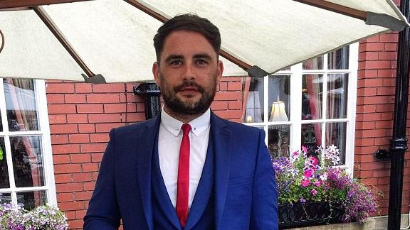 Nu ştia că Facebook are şi o secţiune "ascunsă" de mesaje. Când a deschis-o a izbucnit în plâns