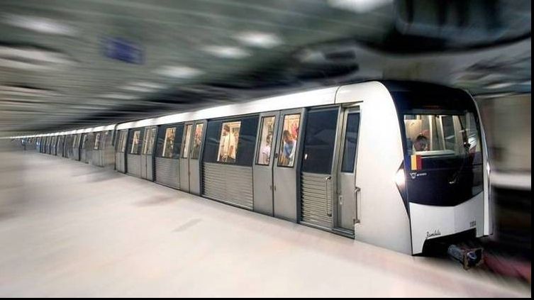 Alertă cu bombă falsă la metroul din Capitală: călătorii, evacuaţi din pricina unui colet suspect