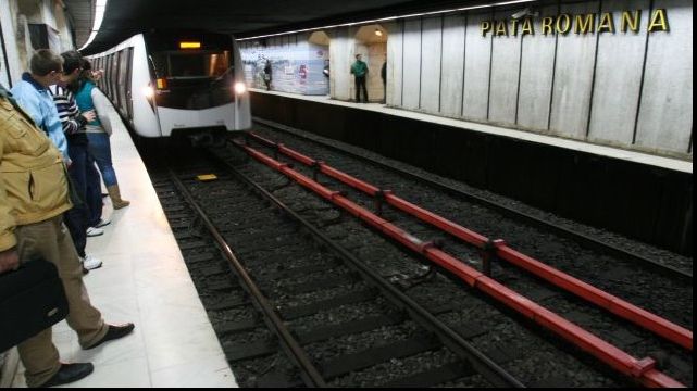 INCENDIU la Piaţa Romană, în subteran. Două persoane au fost rănite - GALERIE